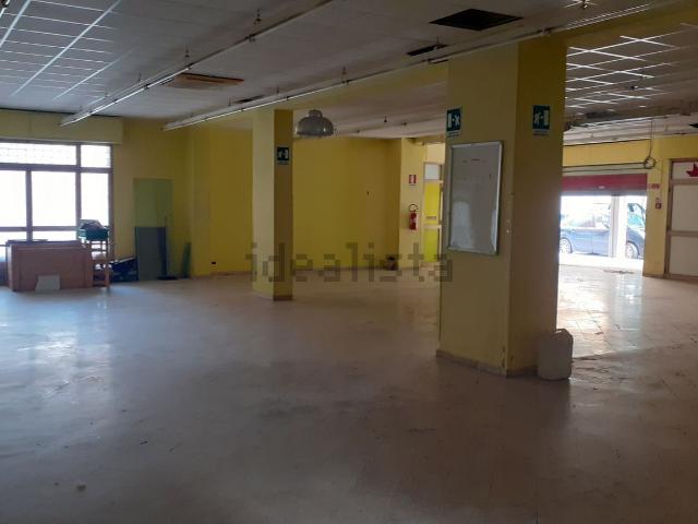Locale in vendita di 450 m² in Via dell&apos Oca