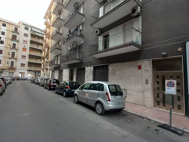 Locale in vendita di 450 m² in Via Egidio Giusti