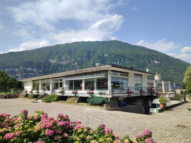 Locale in vendita di 450 m² in Via Fenadora, 15