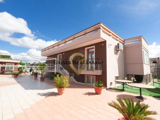 Locale in vendita di 450 m² in Via Ostuni