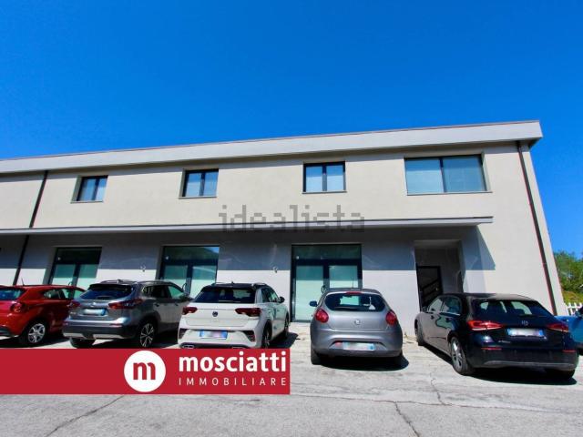 Locale in vendita di 450 m² in Via Tagliamento