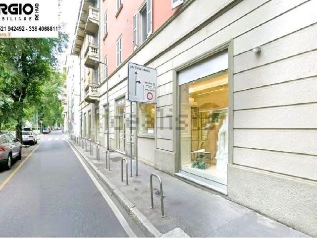 Locale in vendita di 450 m² in Viale Beatrice d&apos Este, 7