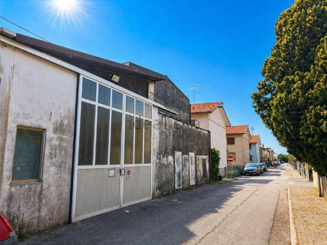 Locale in vendita di 452 m²