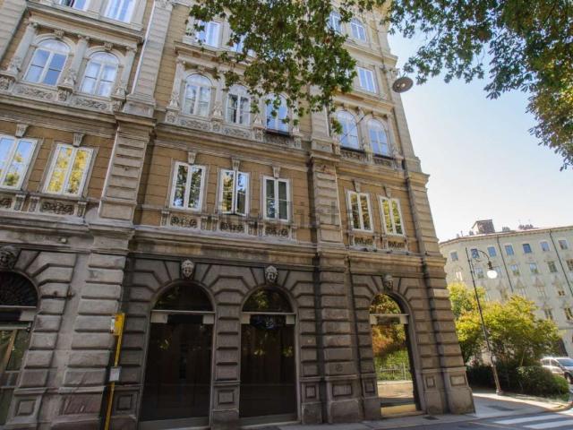 Locale in vendita di 452 m² in Via di Cologna