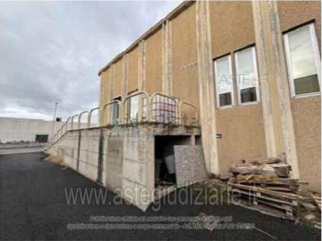 Locale in vendita di 454 m² in Via Sandro Pertini, 1