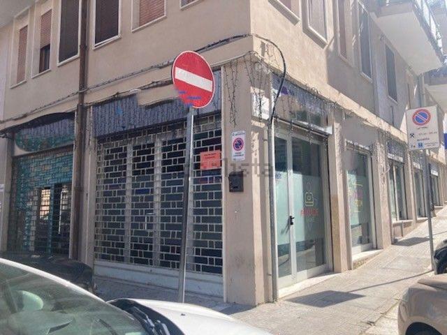 Locale in vendita di 458 m² in Via Annunziata, 2
