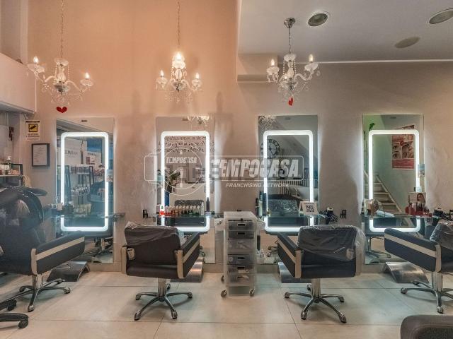 Locale in vendita di 45 m² in Galleria Europa, 11