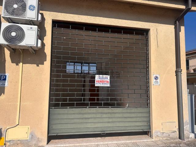 Locale in vendita di 45 m² in Largo Bottaro, 47