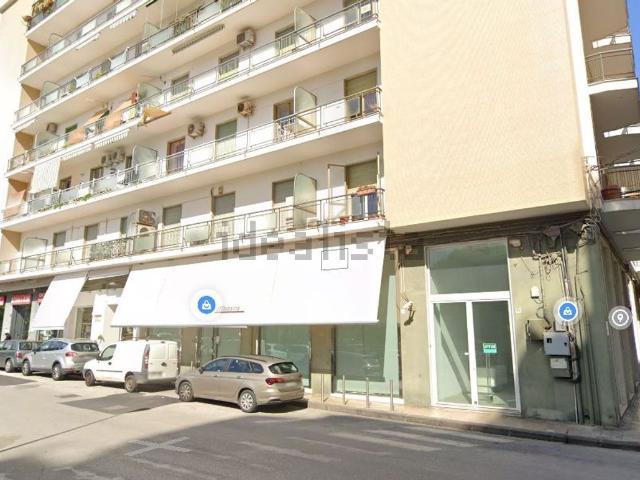 Locale in vendita di 45 m² in Piazza Adda