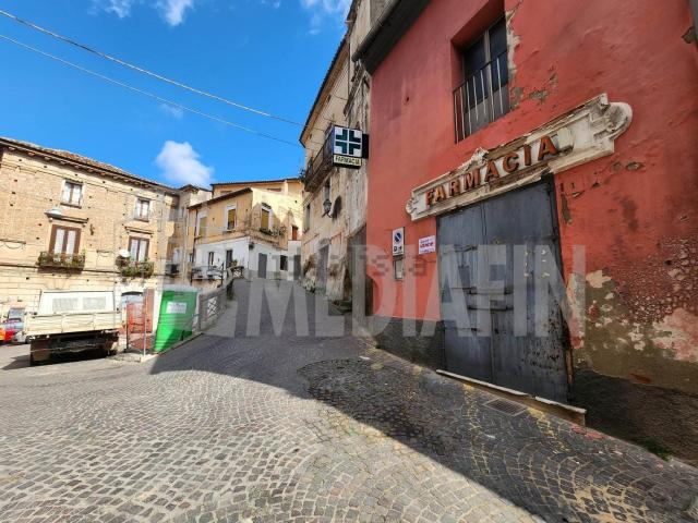 Locale in vendita di 45 m² in Piazza Cavour, 12