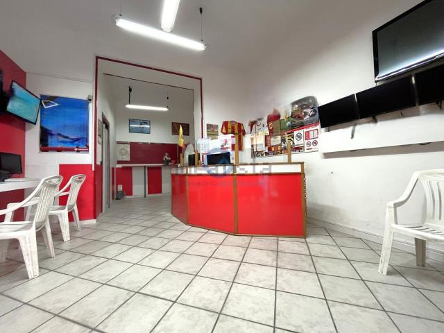Locale in vendita di 45 m² in Via Vibo Valentia, 11
