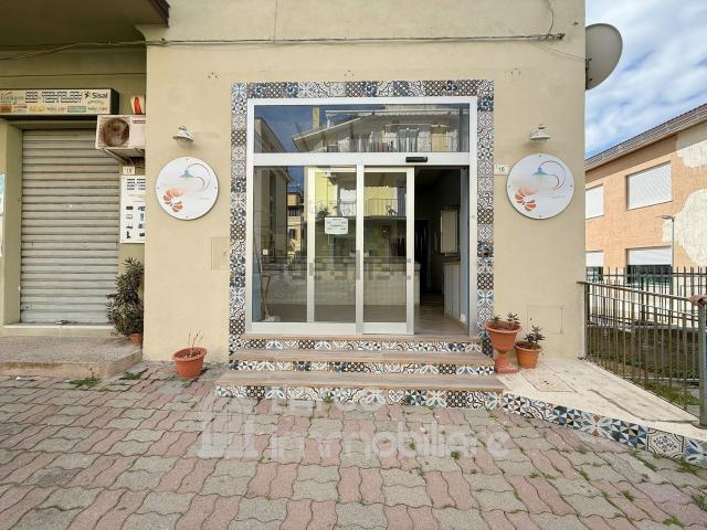 Locale in vendita di 45 m² in Via Adolfo de Luna, 16