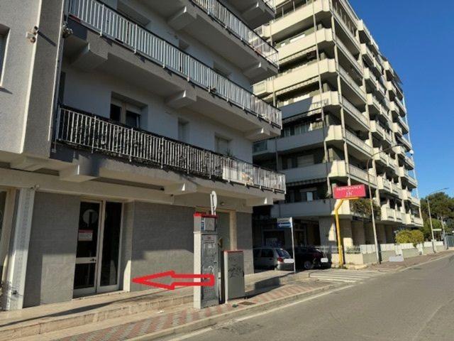 Locale in vendita di 45 m² in Via Adige, 63