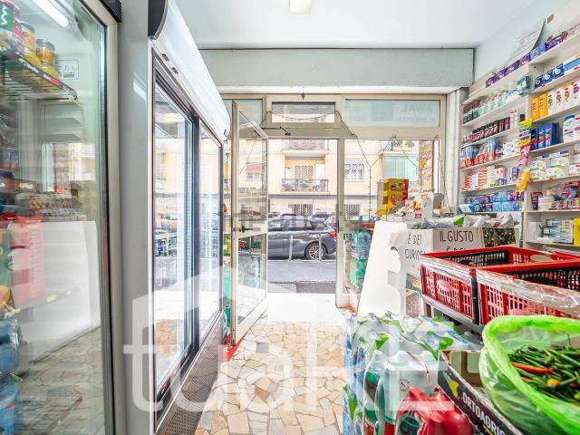 Locale in vendita di 45 m² in Via Ampio Flaviano