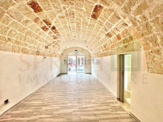 Locale in vendita di 45 m² in Via Bixio, 115