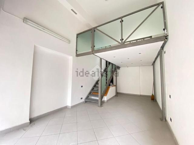 Locale in vendita di 45 m² in Via Casalino