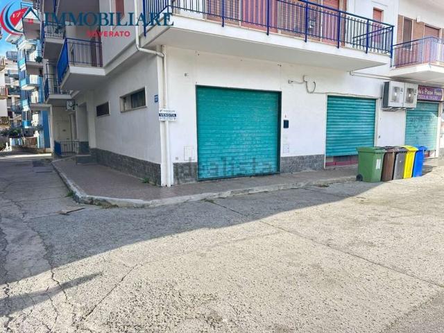 Locale in vendita di 45 m² in Via Cristoforo Colombo