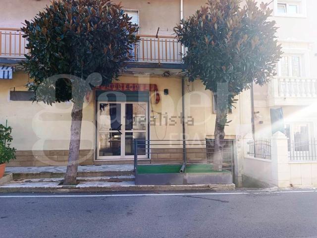 Locale in vendita di 45 m² in Via Curcio, 32