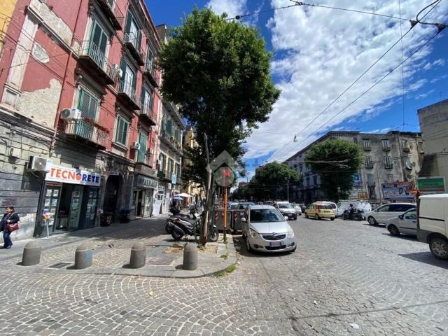 Locale in vendita di 45 m² in Via Foria, 109
