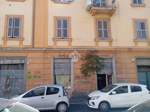 Locale in vendita di 45 m² in Via Francesco Baracca, 26