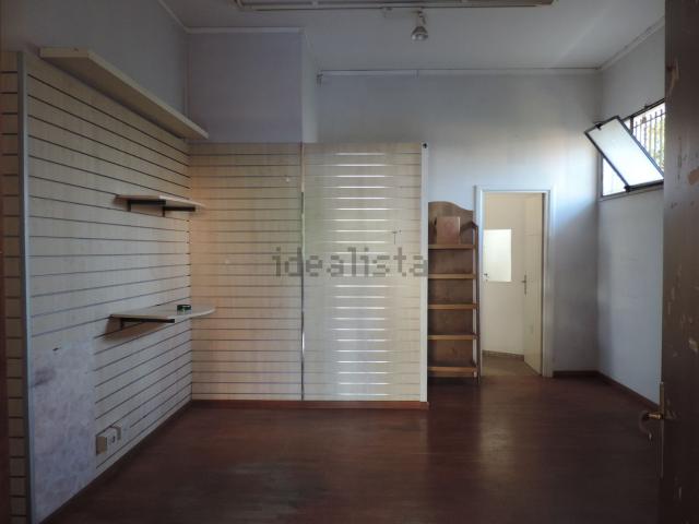 Locale in vendita di 45 m² in Via Giacomo Matteotti, 16