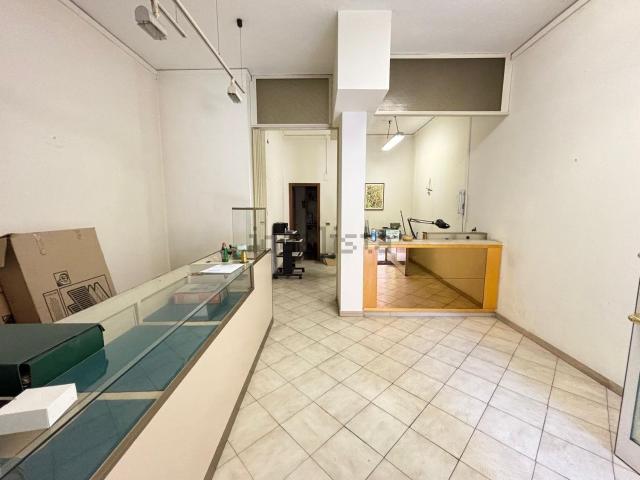 Locale in vendita di 45 m² in Via Joyce