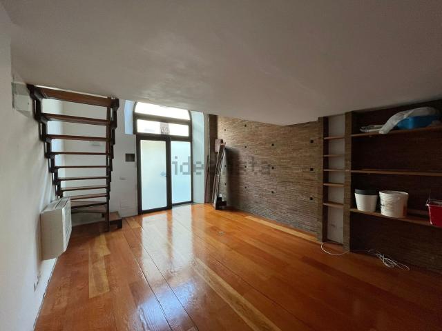 Locale in vendita di 45 m² in Via Leonardo Da Vinci