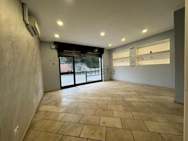 Locale in vendita di 45 m² in Via Mario Tadini, 15
