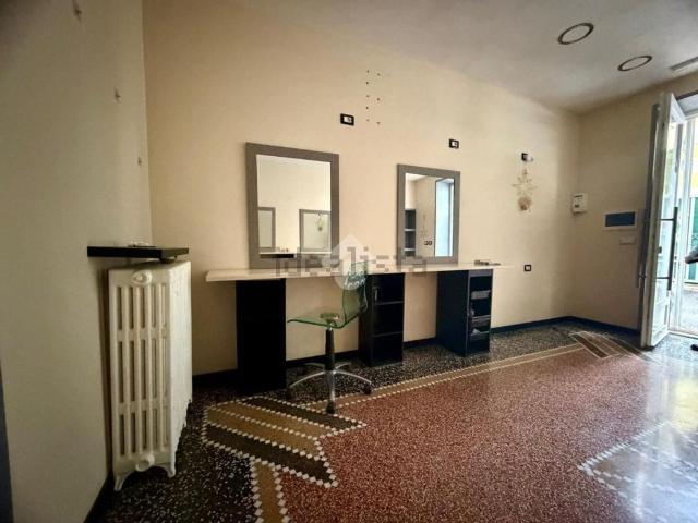 Locale in vendita di 45 m² in Via Monte Pasubio, 4