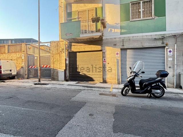 Locale in vendita di 45 m² in Via Palermo, 376