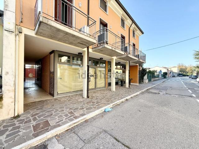 Locale in vendita di 45 m² in Via Palmino Sterzi