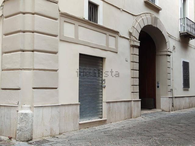 Locale in vendita di 45 m² in Via Roberto d&apos Angiò, 43