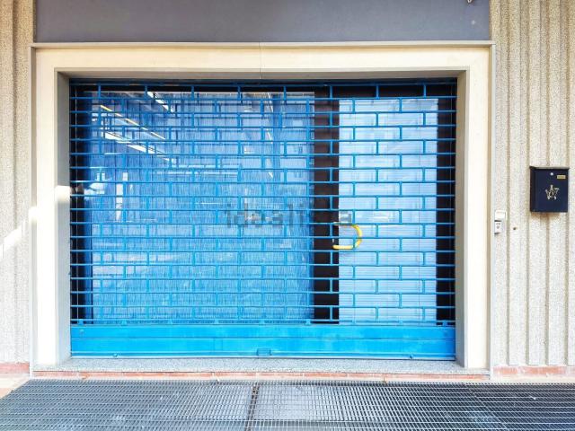 Locale in vendita di 45 m² in Viale Martiri IV Ottobre, 75