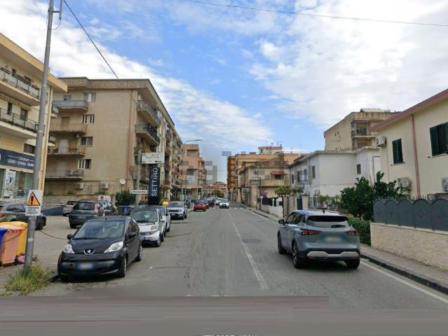 Locale in vendita di 45 m² in Viale Crotone