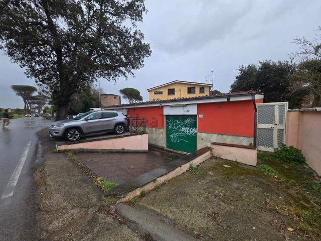 Locale in vendita di 45 m² in Viale di Castel Porziano