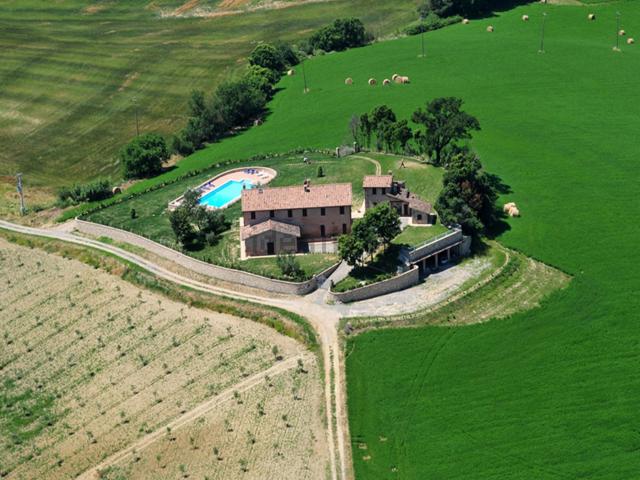 Locale in vendita di 460000 m² in Via dei Colli