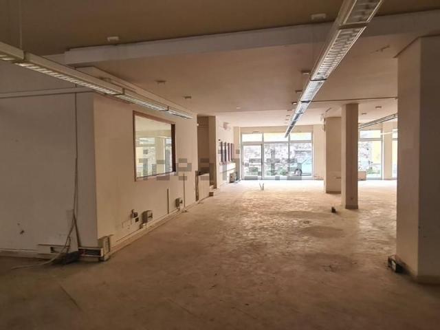 Locale in vendita di 460 m² in Via Groppini, 7