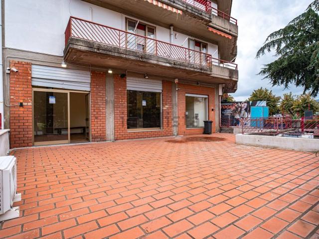 Locale in vendita di 460 m² in Via dei Vespri Siciliani, 2