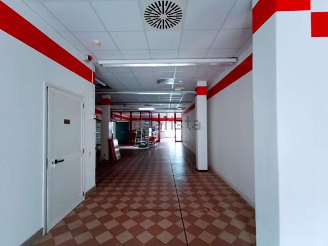 Locale in vendita di 460 m² in Via Filippo Maria Beltrami
