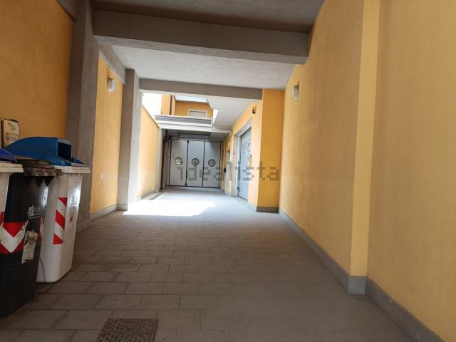 Locale in vendita di 460 m² in Via Francesco Paga