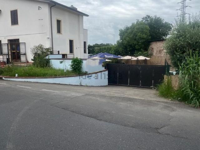 Locale in vendita di 460 m² in Via Montegrappa, 159