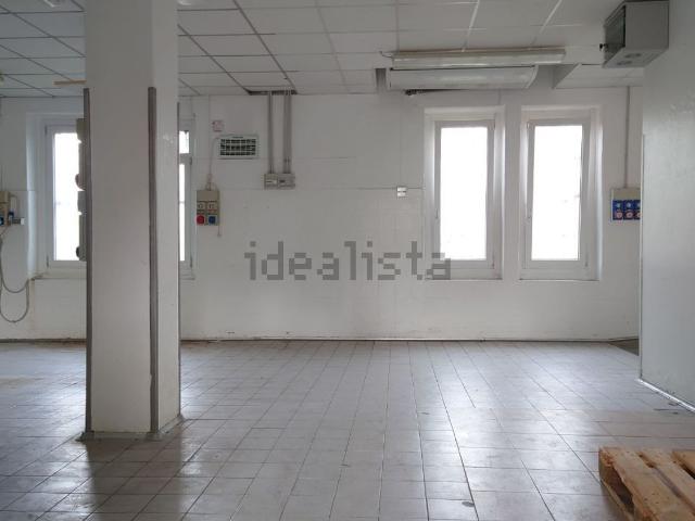 Locale in vendita di 460 m² in Via XXI Aprile, 76
