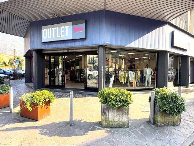 Locale in vendita di 460 m² in Corso Roberto Enea Lepetit, 45