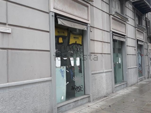 Locale in vendita di 461 m² in Via Roma, 430