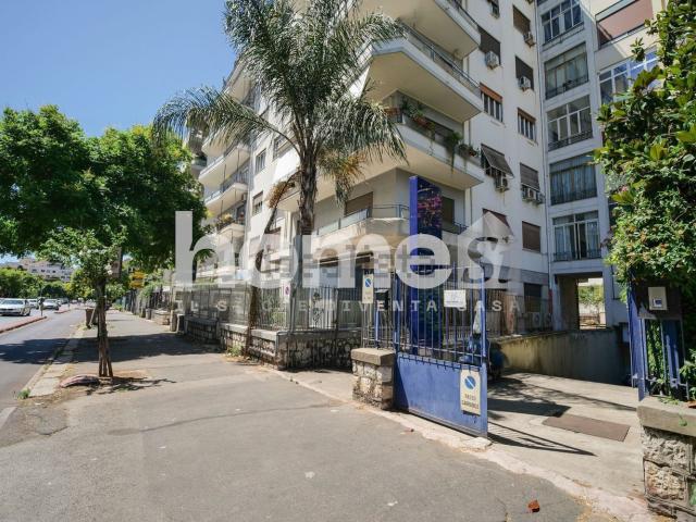 Locale in vendita di 462 m² in Viale Piemonte, 66
