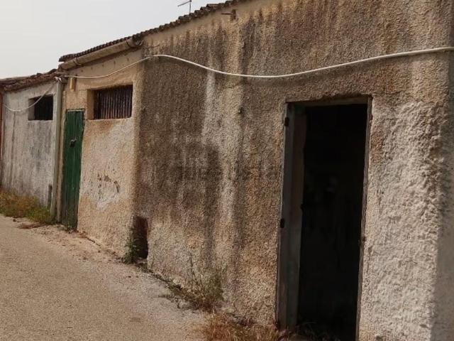 Locale in vendita di 463 m² in Traversa Rumania