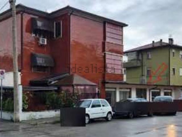 Locale in vendita di 465 m² in Via Pola