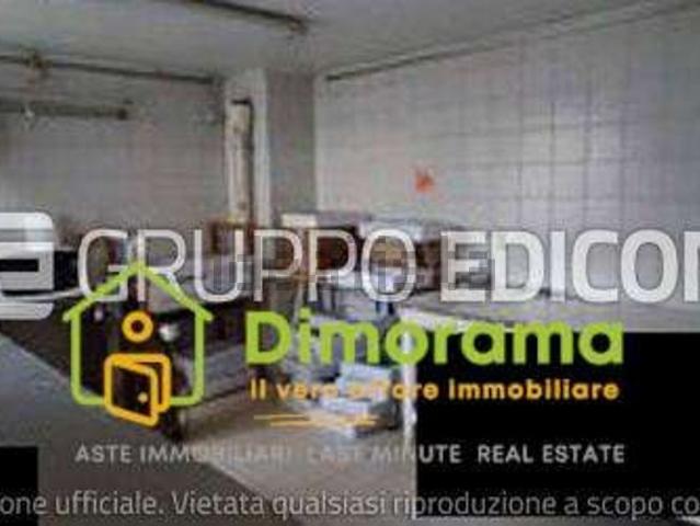 Locale in vendita di 467 m² in Via Piano di Quercia