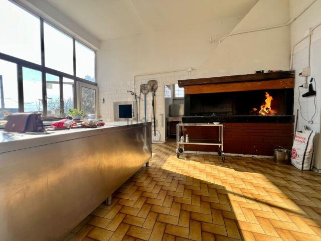 Locale in vendita di 468 m² in Via Cassia Cimina