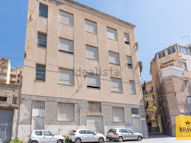 Locale in vendita di 468 m² in Via Mario Cutelli, 1